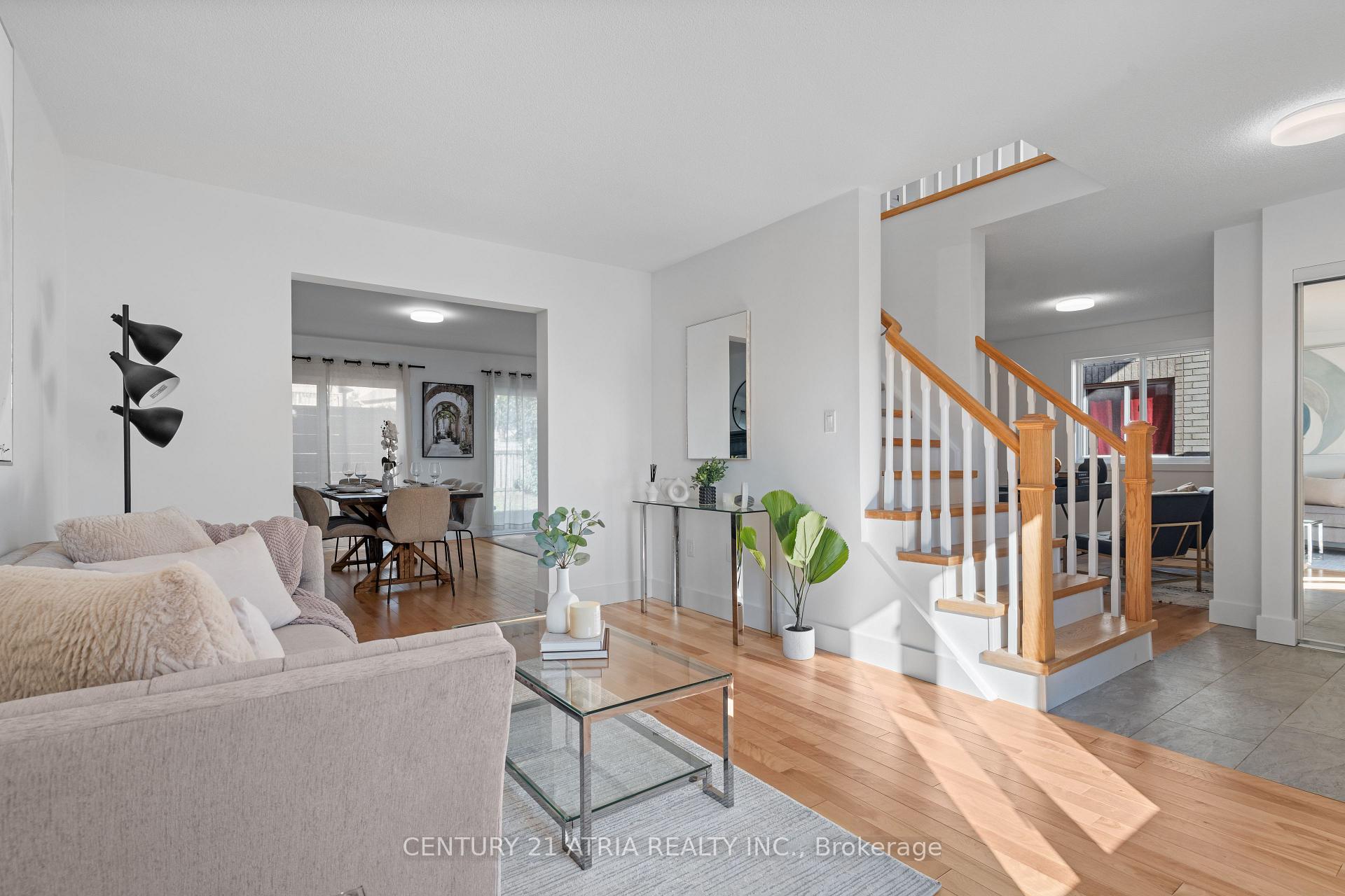 Photo 3 of 15 Dykstra Drive, Barrie, Holly — HOMEH