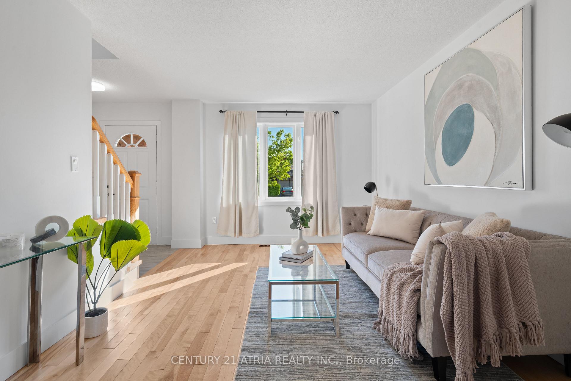 Photo 8 of 15 Dykstra Drive, Barrie, Holly — HOMEH