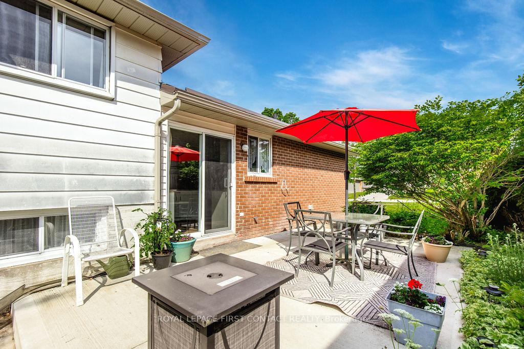 Photo 13 of 33 Roslyn Road, Barrie, Wellington — HOMEH