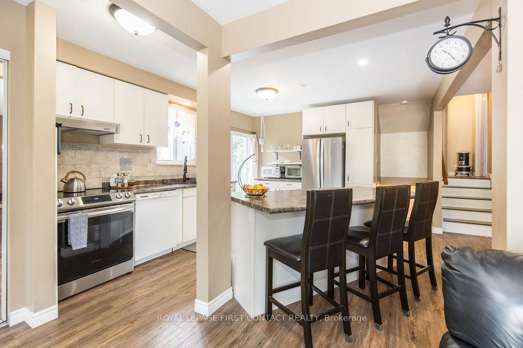 Photo 2 of 33 Roslyn Road, Barrie, Wellington — HOMEH