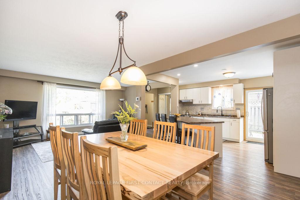 Photo 3 of 33 Roslyn Road, Barrie, Wellington — HOMEH