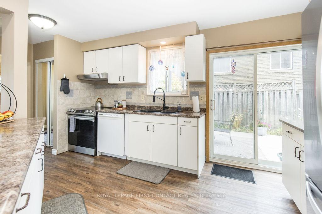 Photo 7 of 33 Roslyn Road, Barrie, Wellington — HOMEH