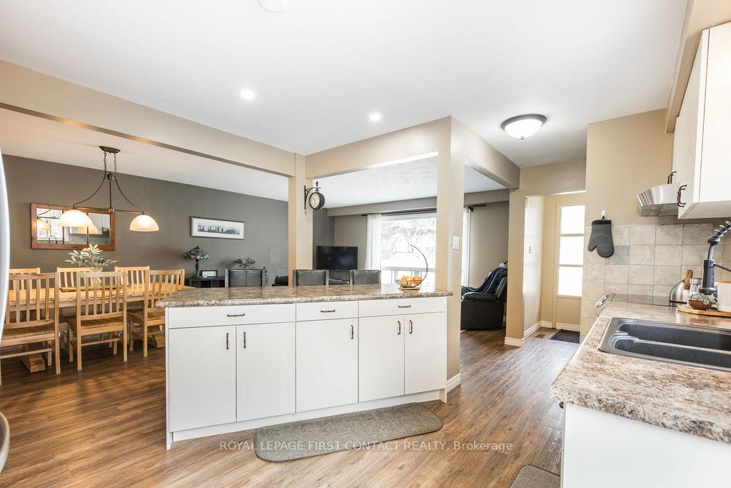 Photo 8 of 33 Roslyn Road, Barrie, Wellington — HOMEH