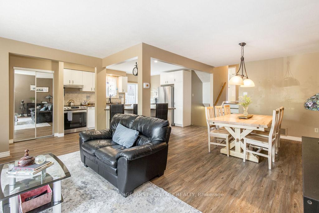 Photo 11 of 33 Roslyn Road, Barrie, Wellington — HOMEH