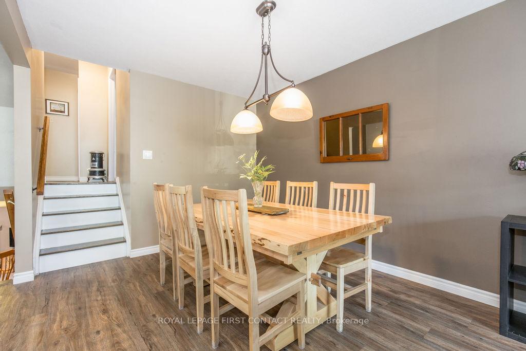 Photo 10 of 33 Roslyn Road, Barrie, Wellington — HOMEH