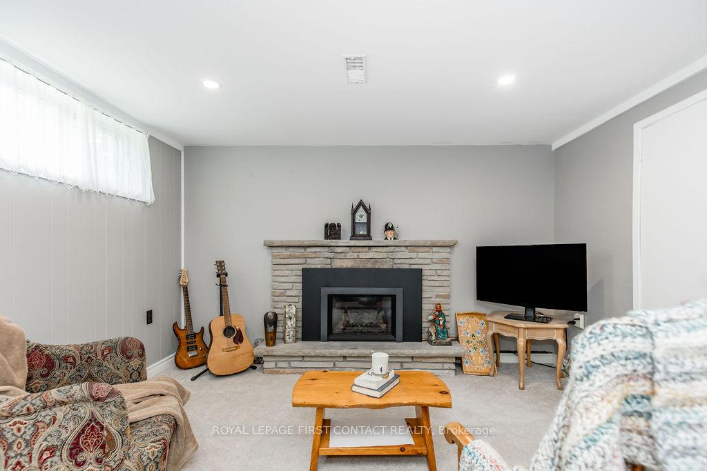 Photo 15 of 33 Roslyn Road, Barrie, Wellington — HOMEH