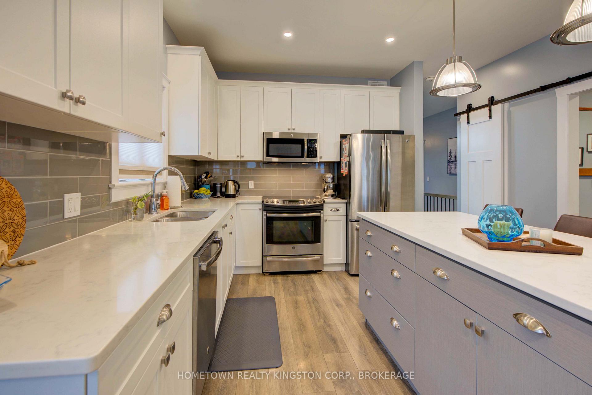 Photo 26 of 18 J Manitou Crescent E, Loyalist, Amherstview — HOMEH