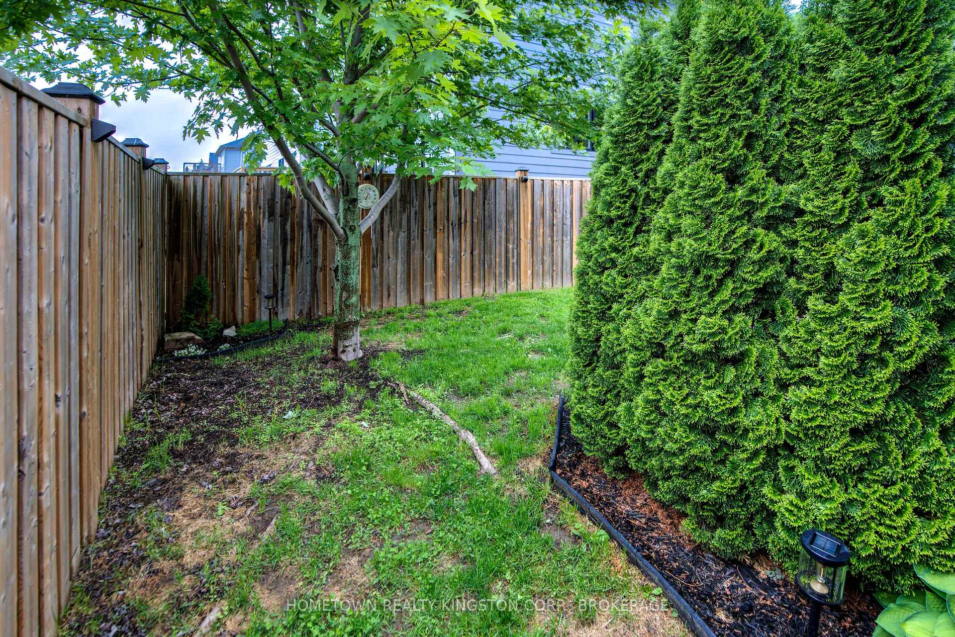 Photo 24 of 18 J Manitou Crescent E, Loyalist, Amherstview — HOMEH