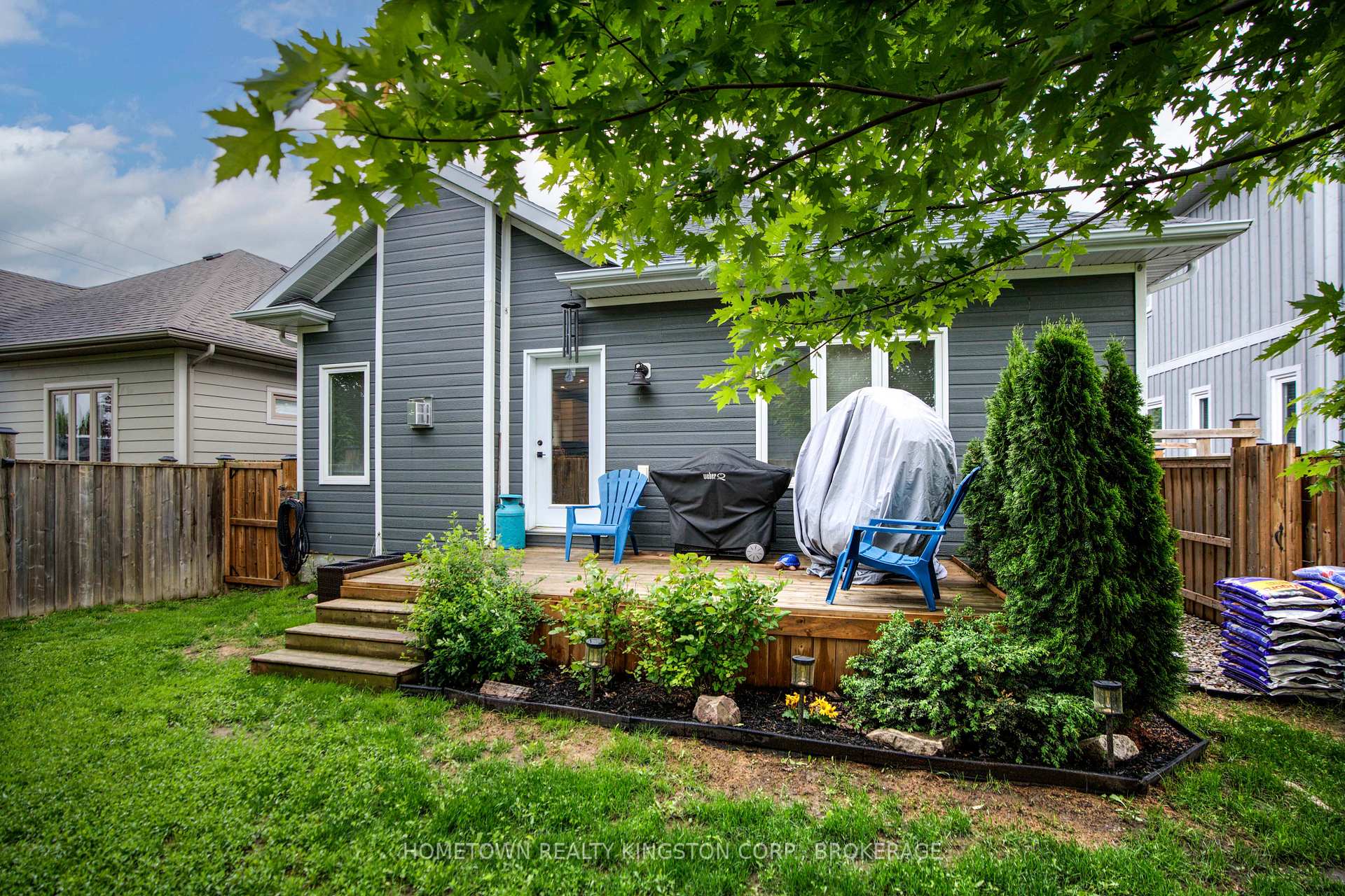 Photo 22 of 18 J Manitou Crescent E, Loyalist, Amherstview — HOMEH