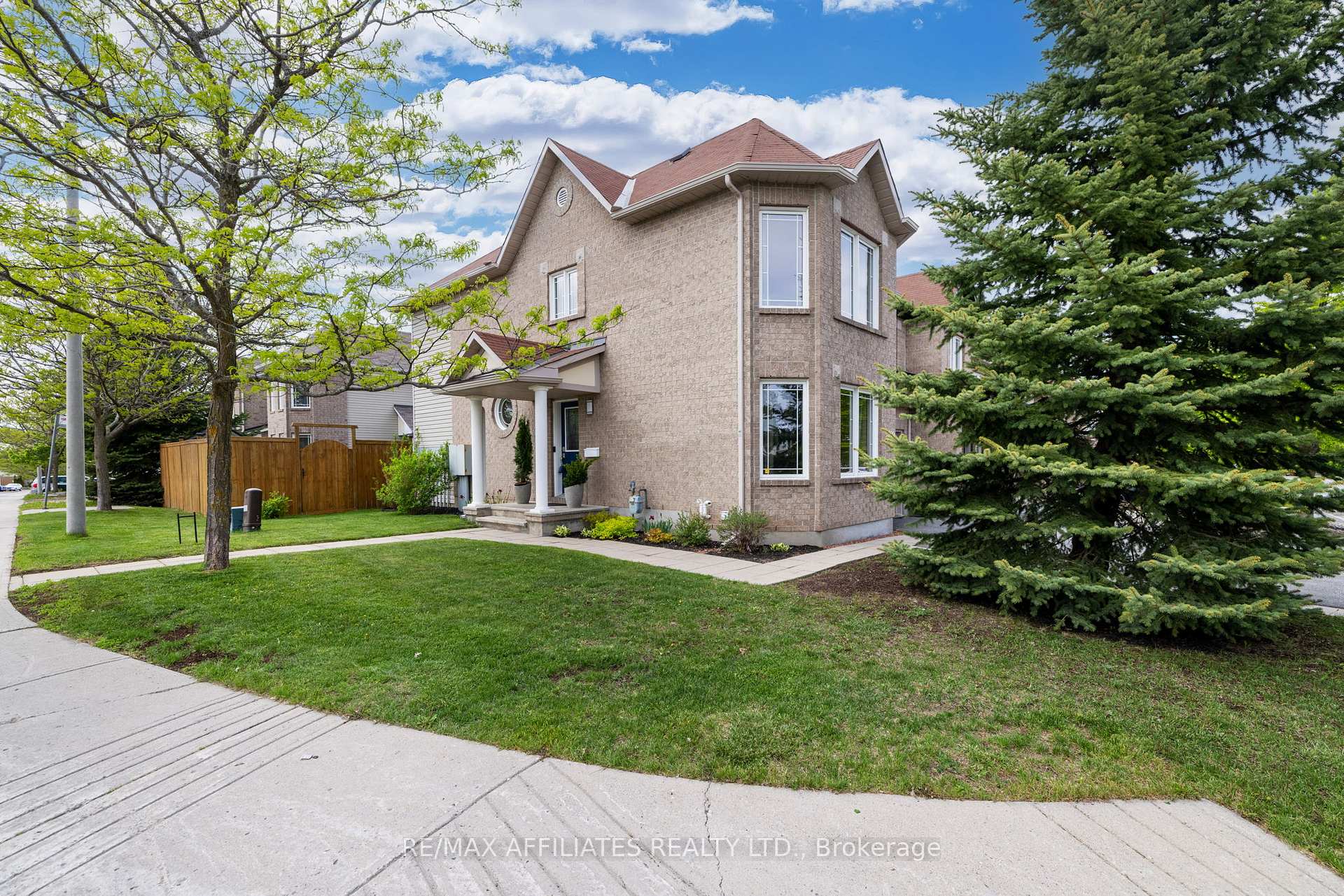 Photo 2 of 200 Moss Grove Street, Ottawa, Barrhaven - Strandherd — HOMEH
