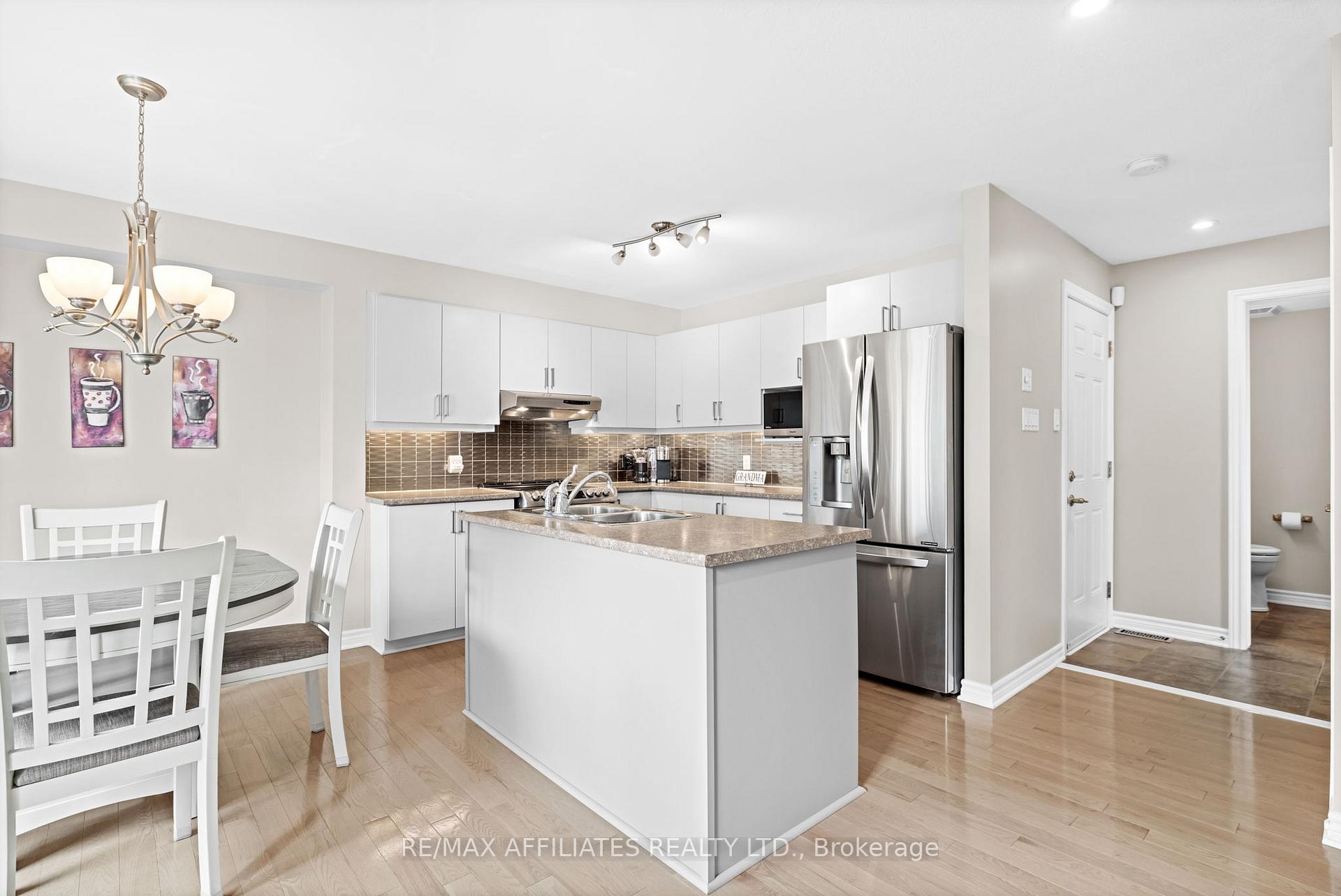 Photo 12 of 200 Moss Grove Street, Ottawa, Barrhaven - Strandherd — HOMEH