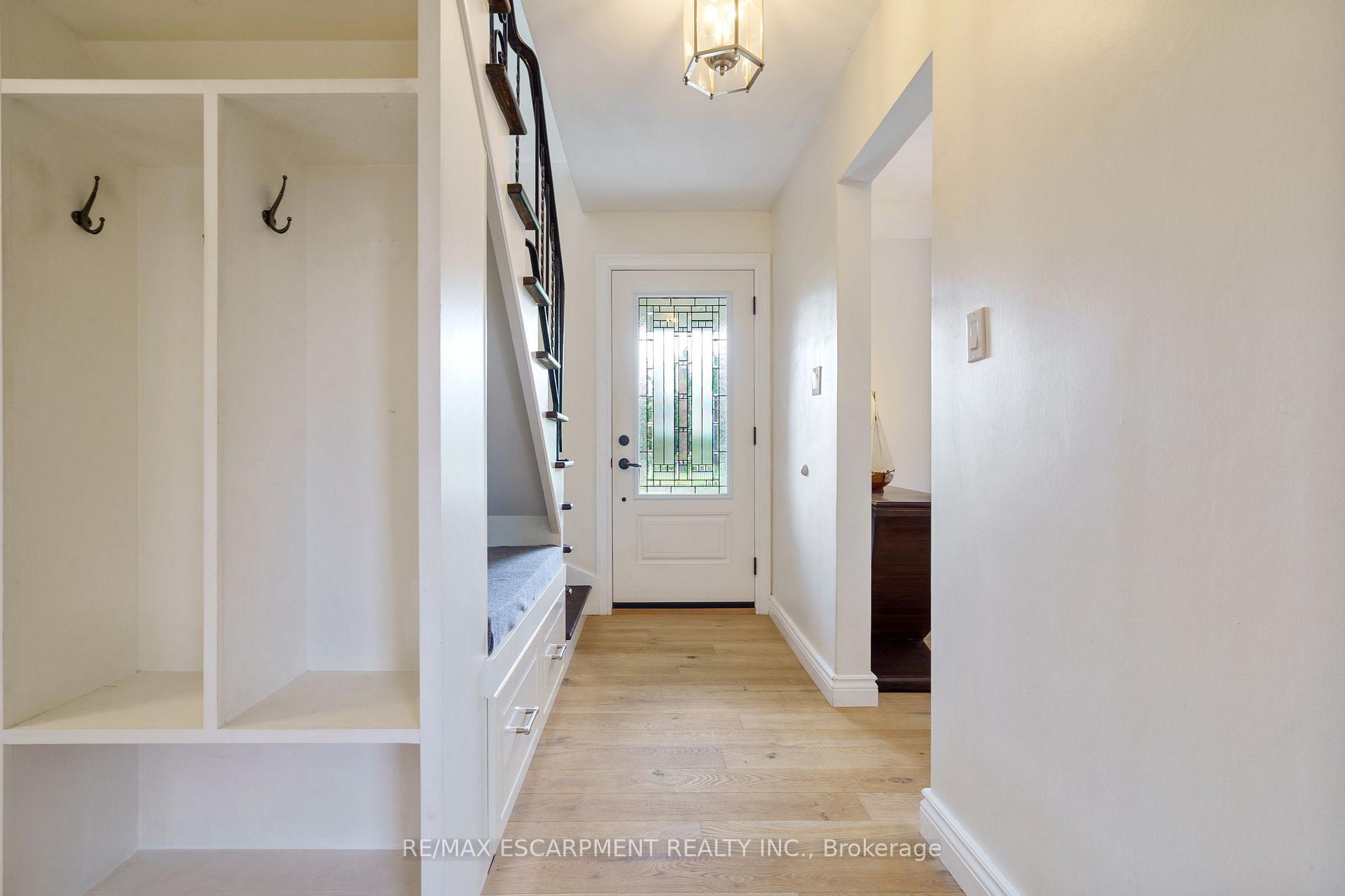Photo 3 of 9604 Twenty Road W, Hamilton, Rural Glanbrook — HOMEH