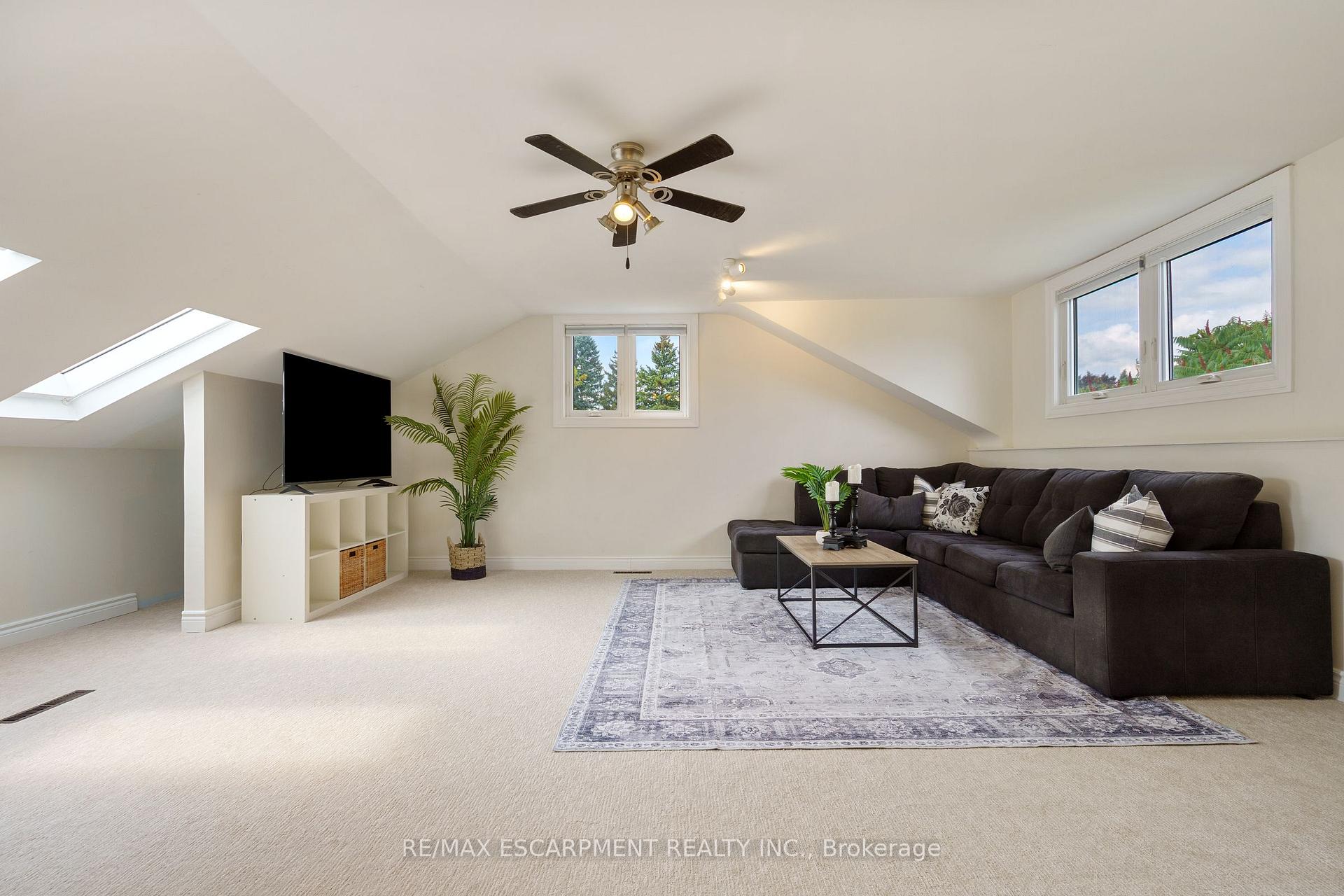 Photo 11 of 9604 Twenty Road W, Hamilton, Rural Glanbrook — HOMEH