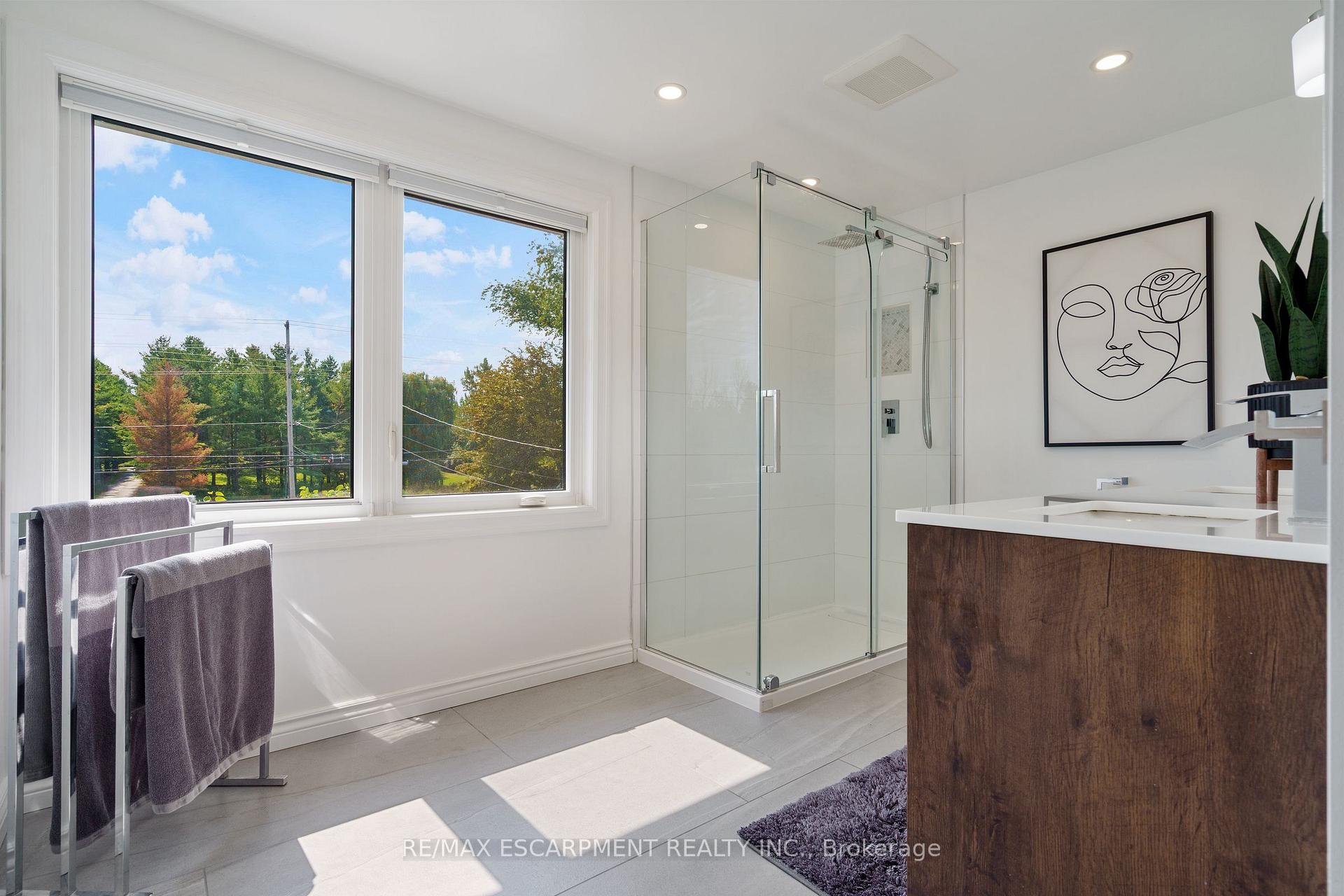 Photo 16 of 9604 Twenty Road W, Hamilton, Rural Glanbrook — HOMEH