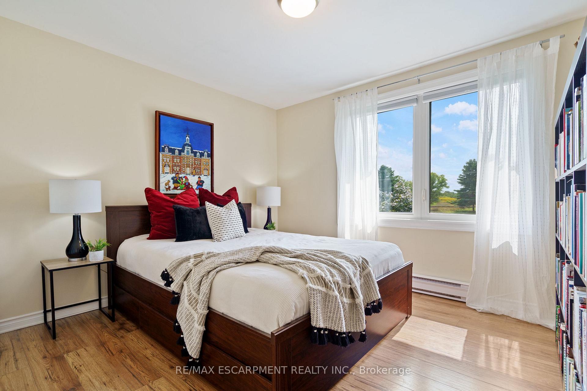 Photo 23 of 9604 Twenty Road W, Hamilton, Rural Glanbrook — HOMEH