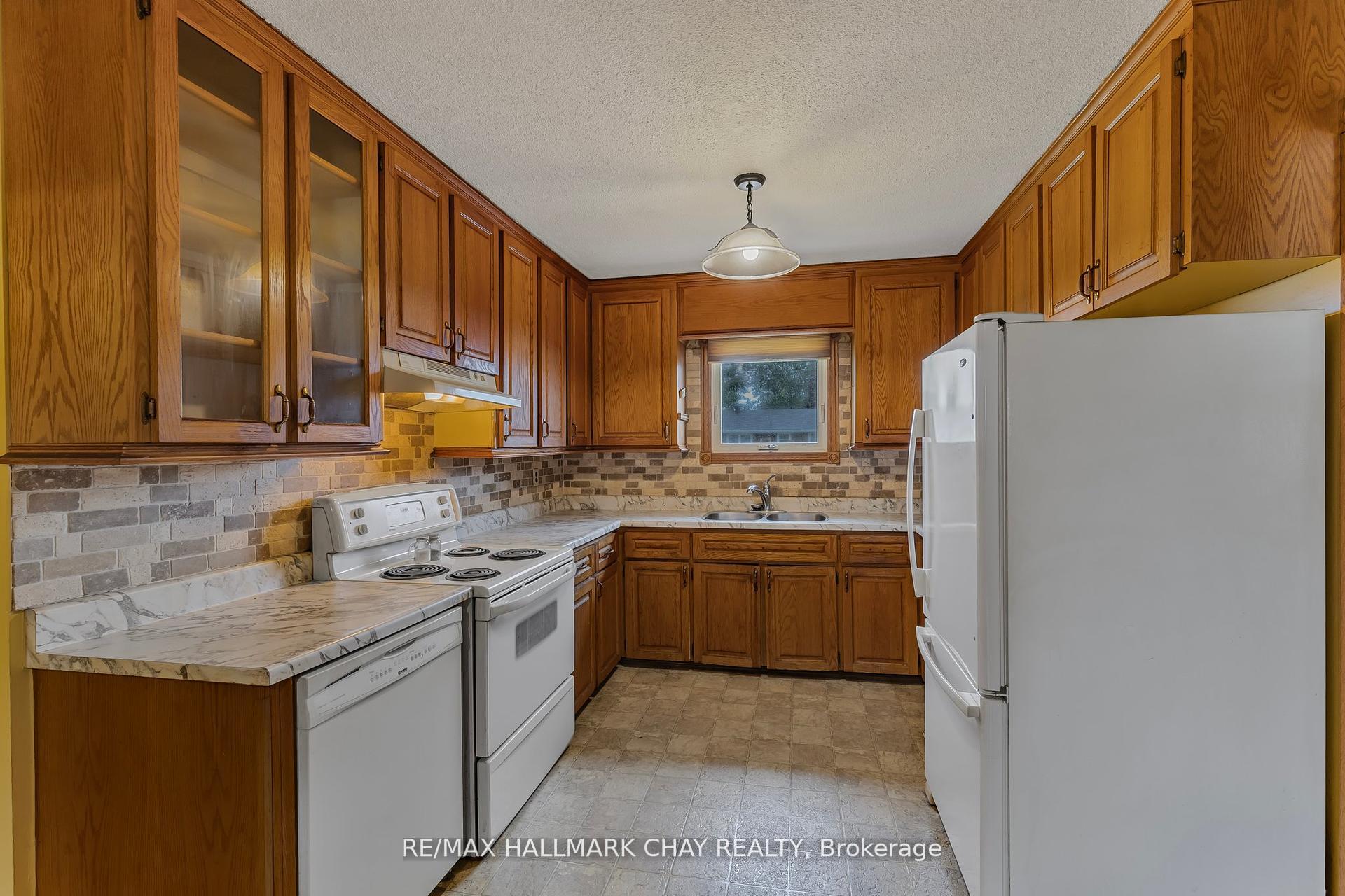 Photo 11 of 66 Queen Street E, Springwater, Elmvale — HOMEH
