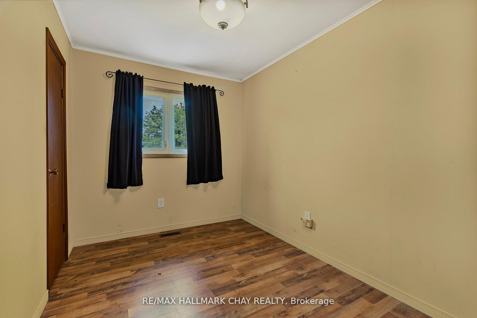 Photo 5 of 66 Queen Street E, Springwater, Elmvale — HOMEH
