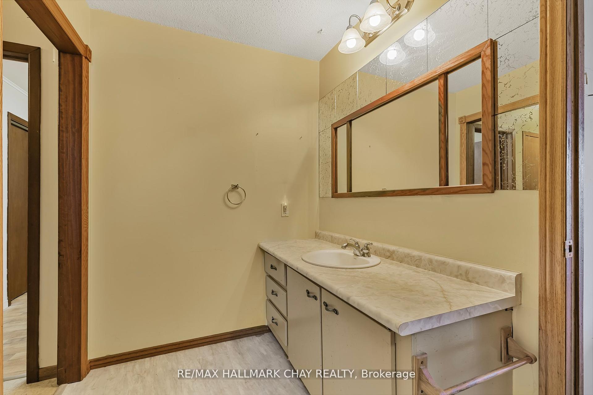 Photo 22 of 66 Queen Street E, Springwater, Elmvale — HOMEH
