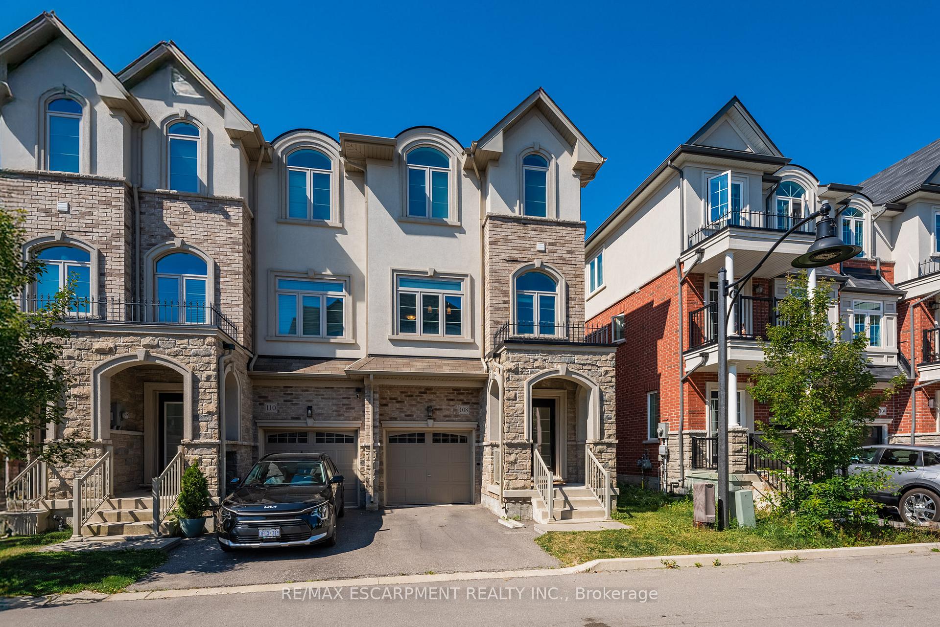 Photo 3 of 108 Borers Creek Circle, Hamilton, Waterdown — HOMEH