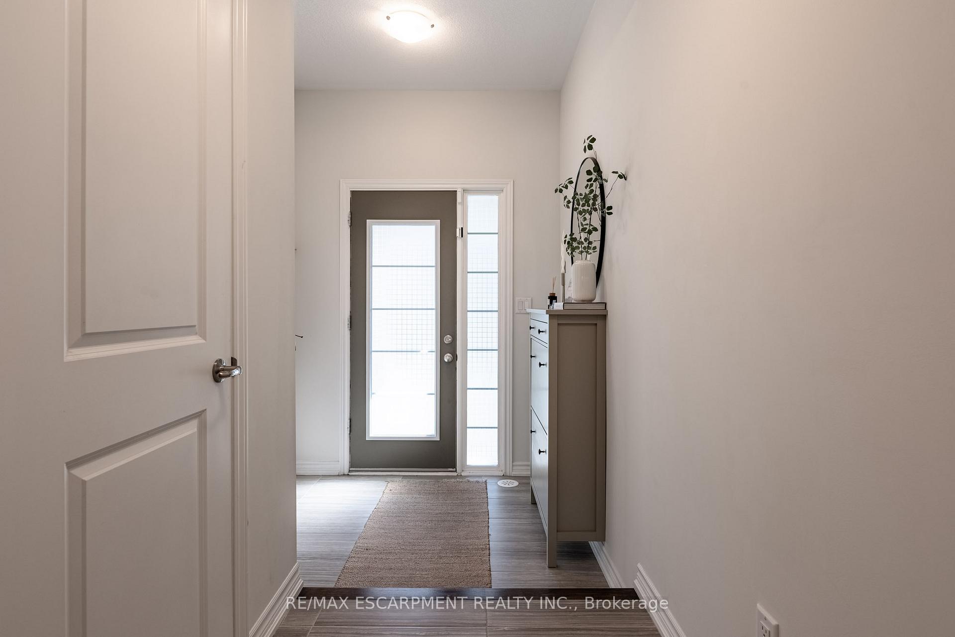 Photo 32 of 108 Borers Creek Circle, Hamilton, Waterdown — HOMEH