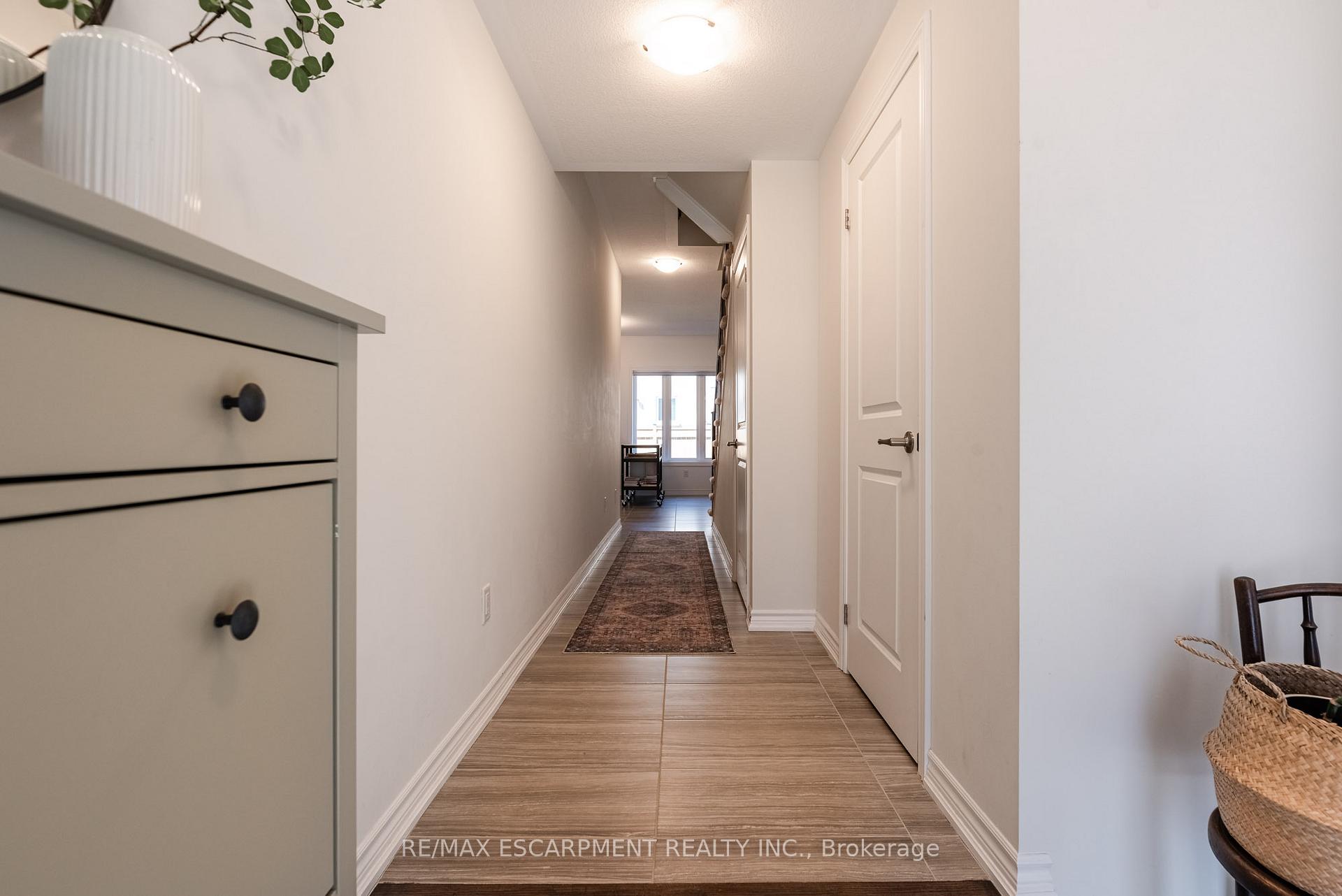 Photo 12 of 108 Borers Creek Circle, Hamilton, Waterdown — HOMEH
