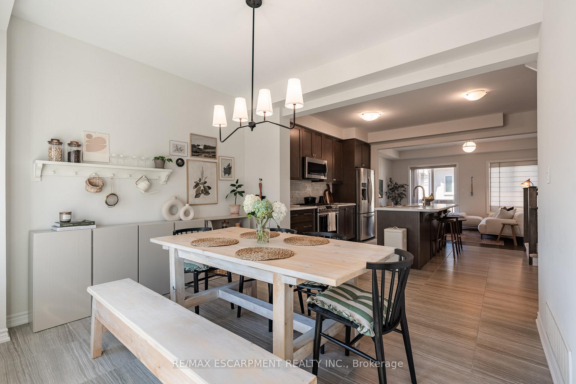Photo 7 of 108 Borers Creek Circle, Hamilton, Waterdown — HOMEH