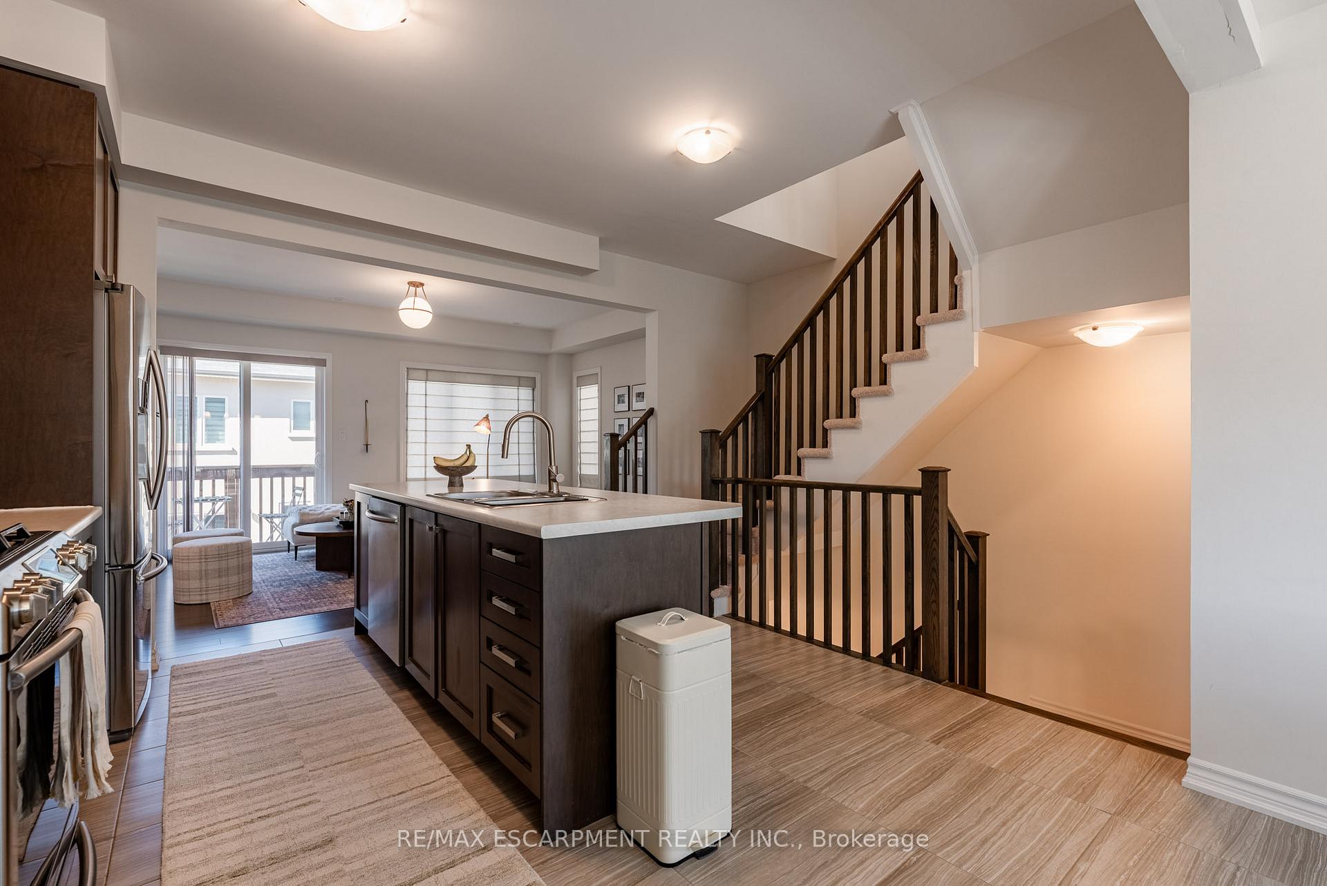 Photo 15 of 108 Borers Creek Circle, Hamilton, Waterdown — HOMEH
