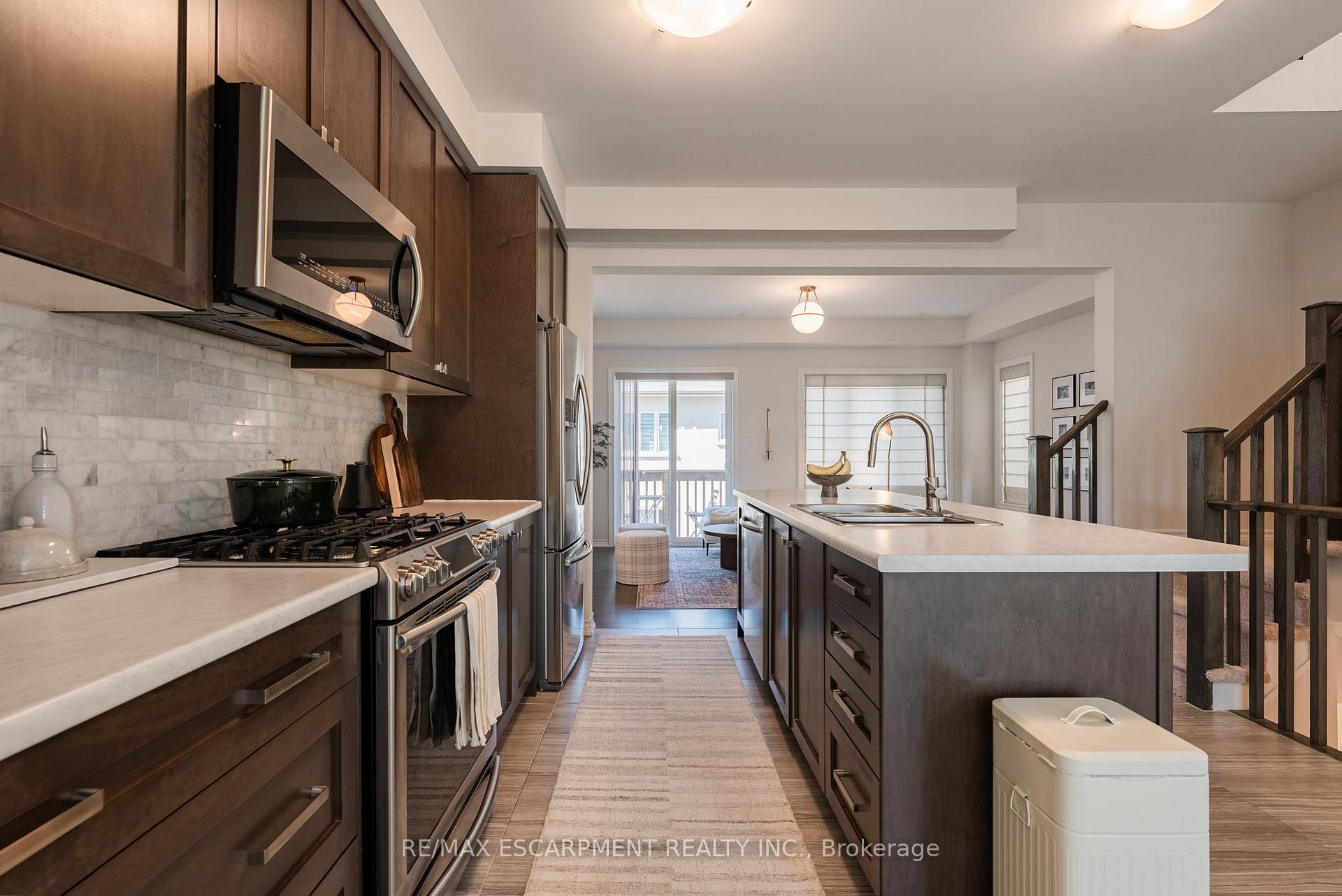 Photo 5 of 108 Borers Creek Circle, Hamilton, Waterdown — HOMEH