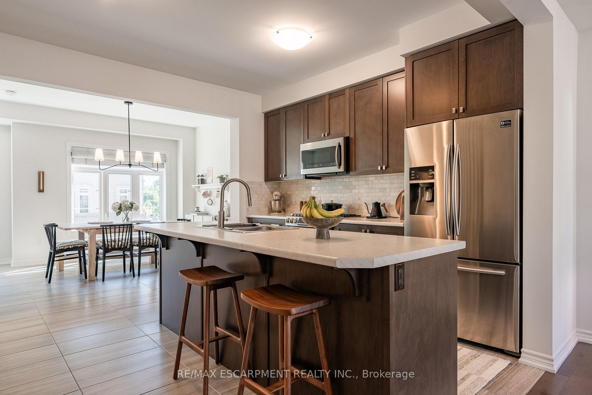 Photo 6 of 108 Borers Creek Circle, Hamilton, Waterdown — HOMEH
