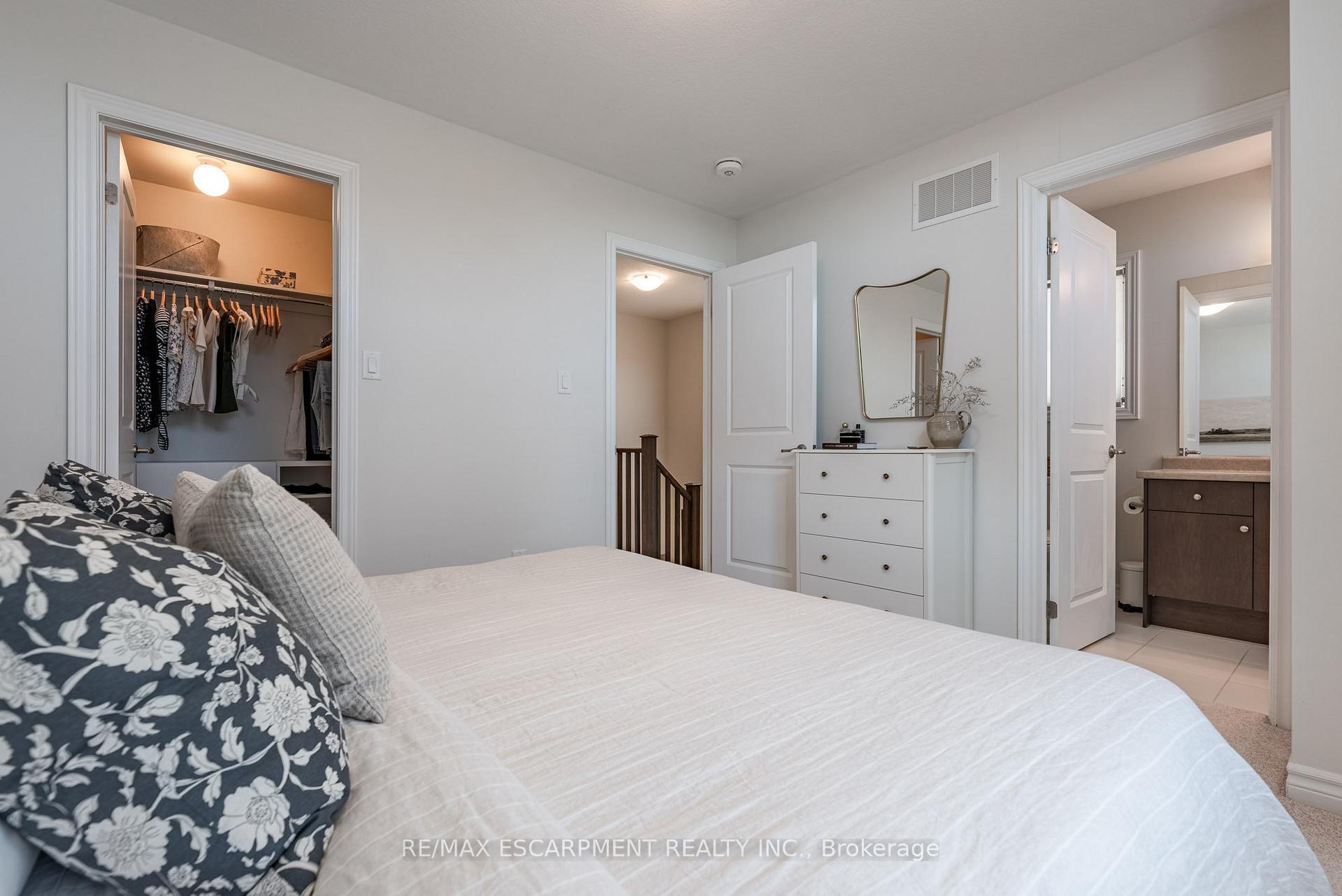 Photo 31 of 108 Borers Creek Circle, Hamilton, Waterdown — HOMEH