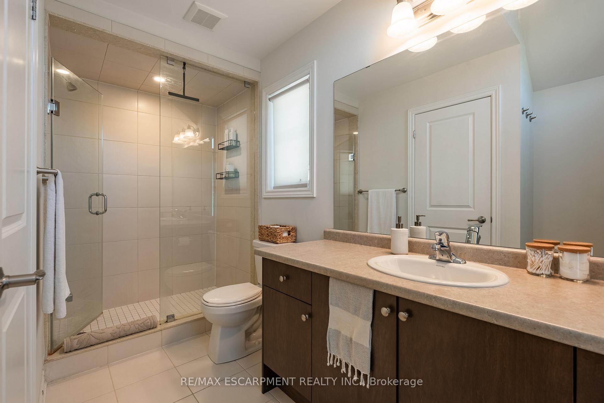 Photo 13 of 108 Borers Creek Circle, Hamilton, Waterdown — HOMEH