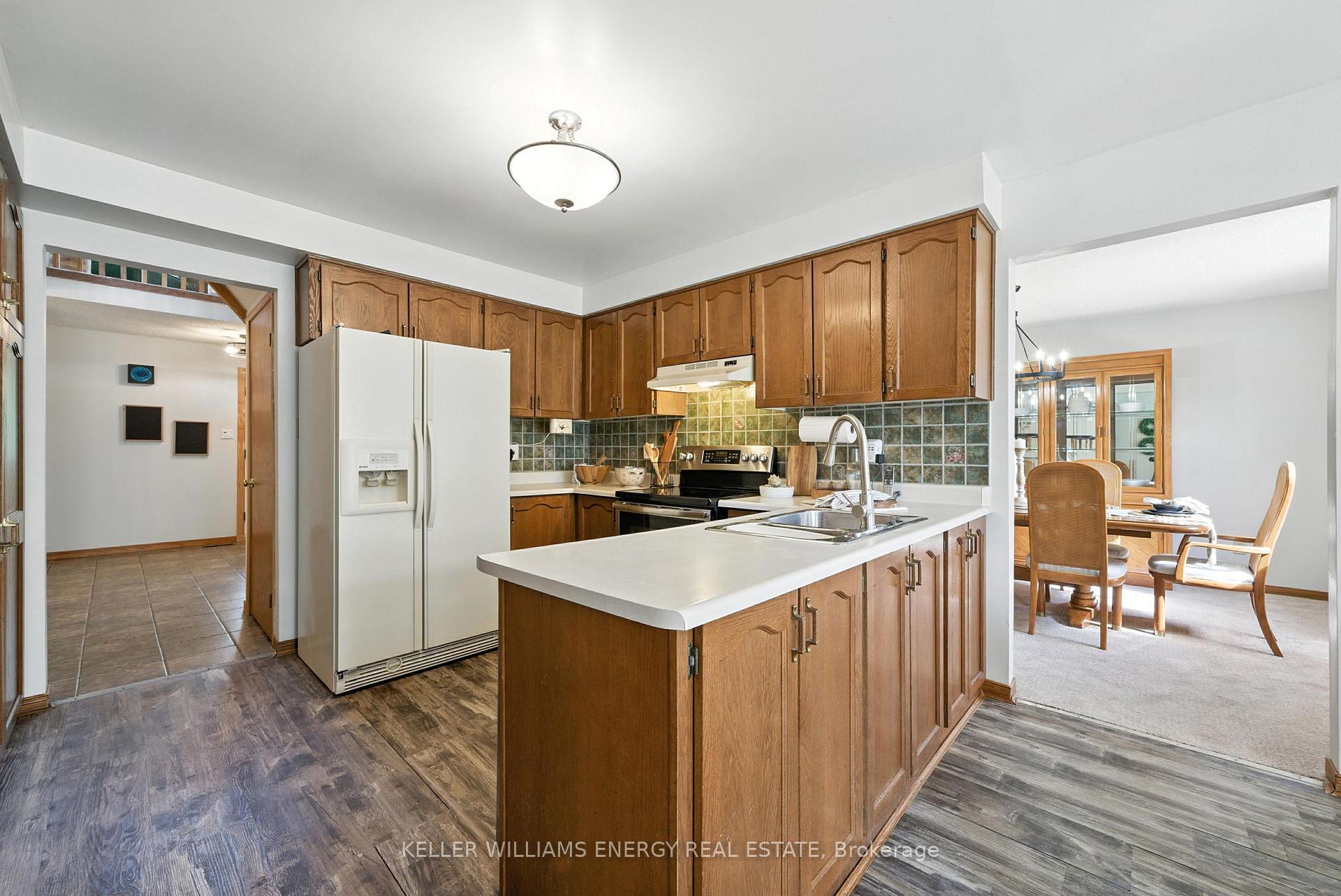 Photo 3 of 49 Cairns Drive, Markham, Raymerville — HOMEH