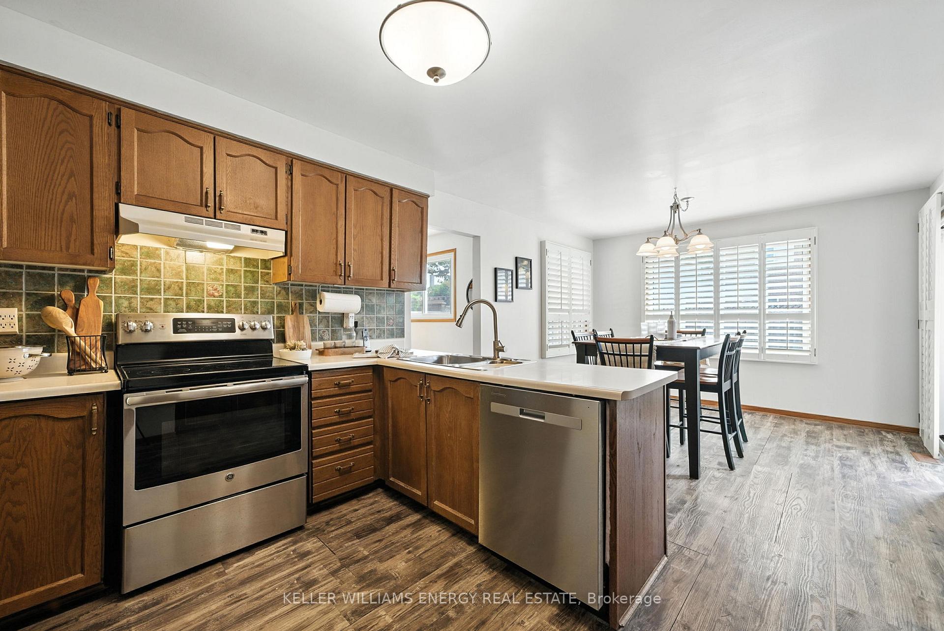 Photo 6 of 49 Cairns Drive, Markham, Raymerville — HOMEH