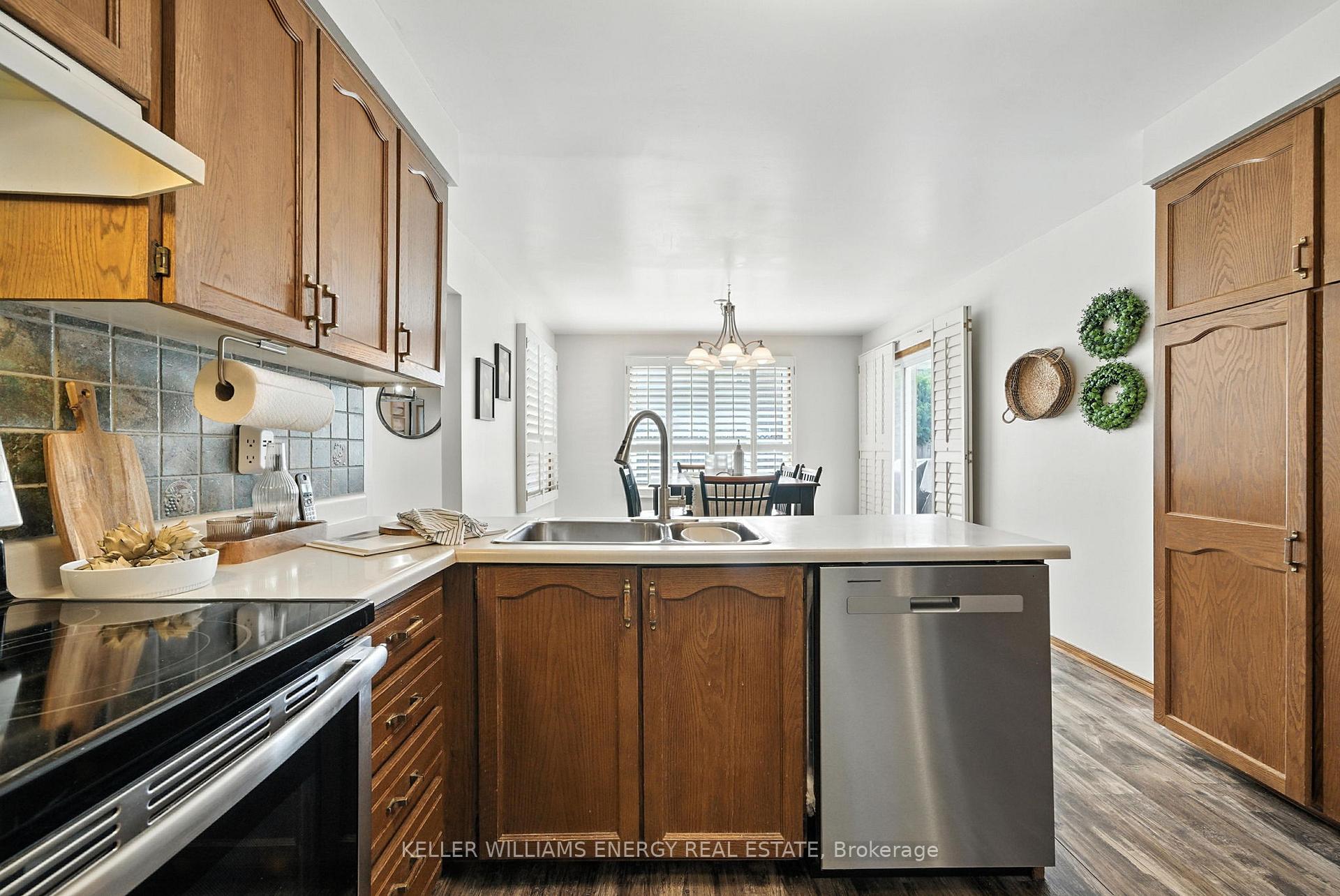 Photo 9 of 49 Cairns Drive, Markham, Raymerville — HOMEH
