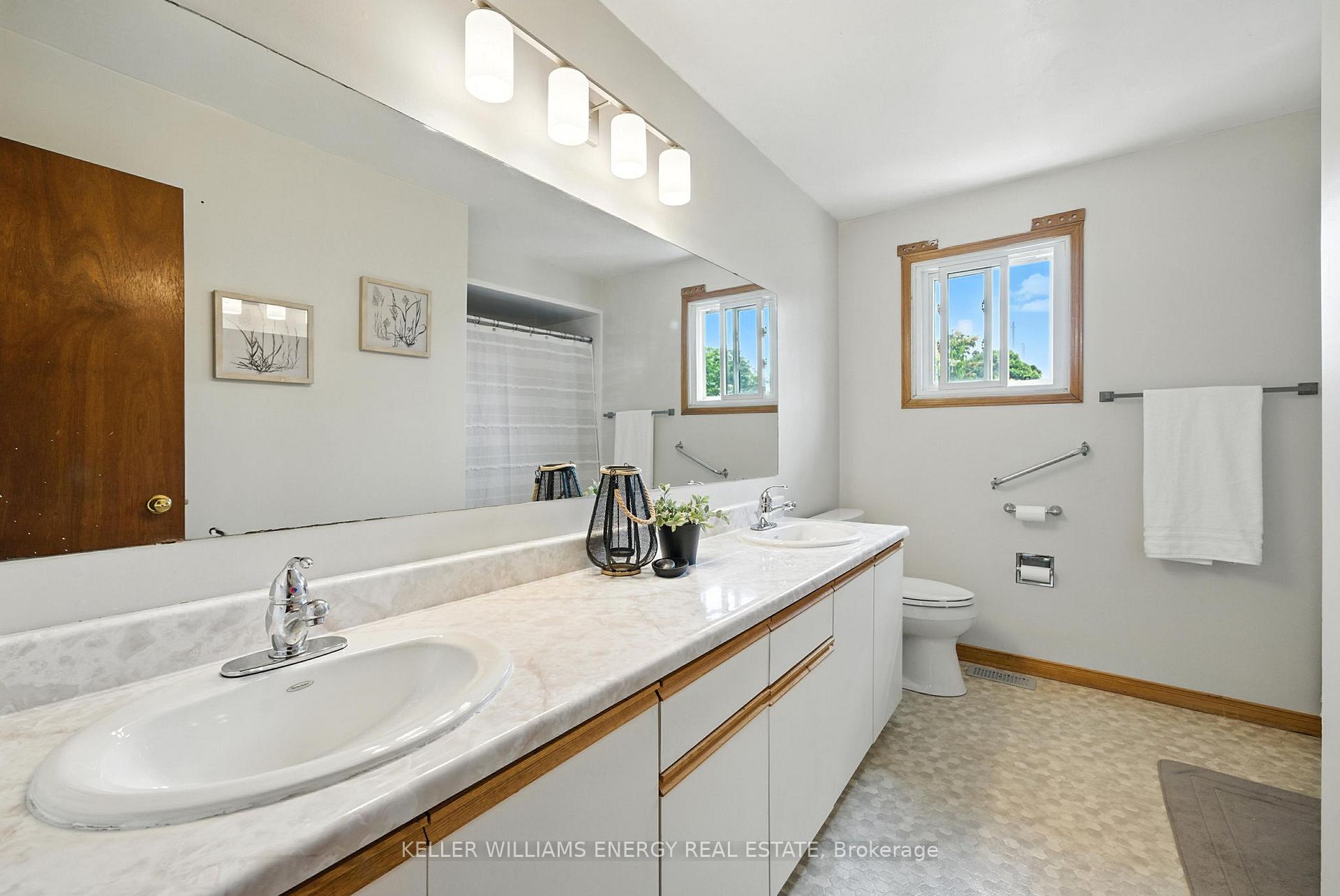 Photo 32 of 49 Cairns Drive, Markham, Raymerville — HOMEH
