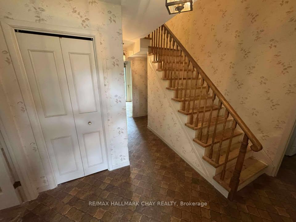 Photo 2 of 23 Cedar Creek Road, Springwater, Midhurst — HOMEH