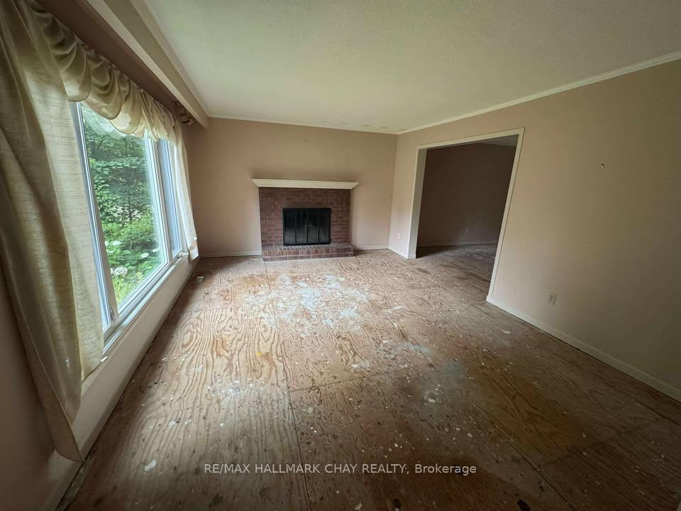 Photo 3 of 23 Cedar Creek Road, Springwater, Midhurst — HOMEH