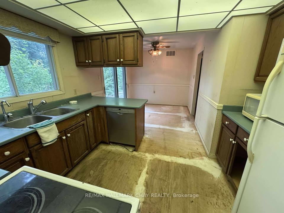 Photo 7 of 23 Cedar Creek Road, Springwater, Midhurst — HOMEH