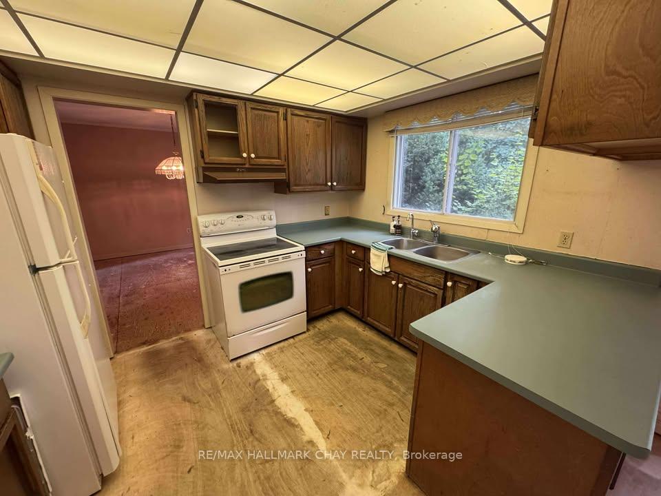 Photo 8 of 23 Cedar Creek Road, Springwater, Midhurst — HOMEH