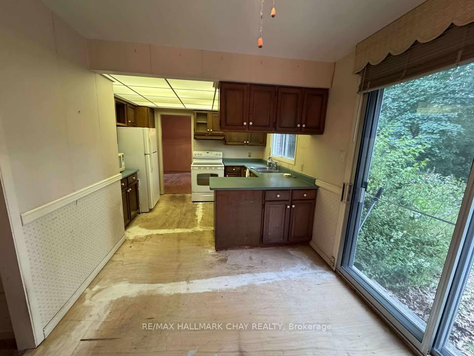 Photo 10 of 23 Cedar Creek Road, Springwater, Midhurst — HOMEH