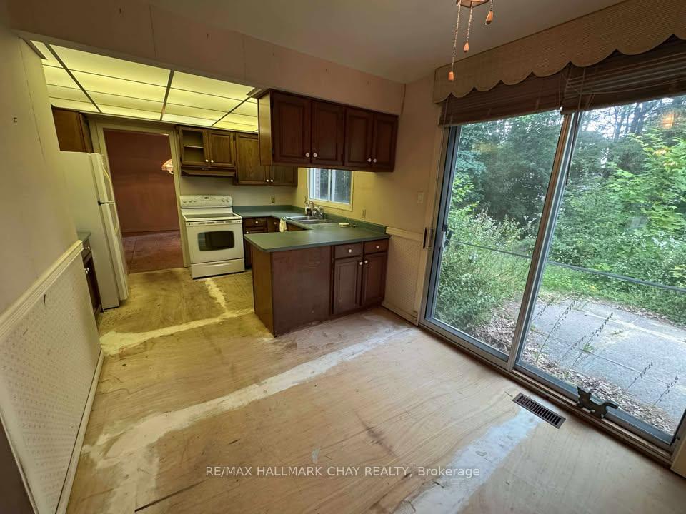Photo 12 of 23 Cedar Creek Road, Springwater, Midhurst — HOMEH