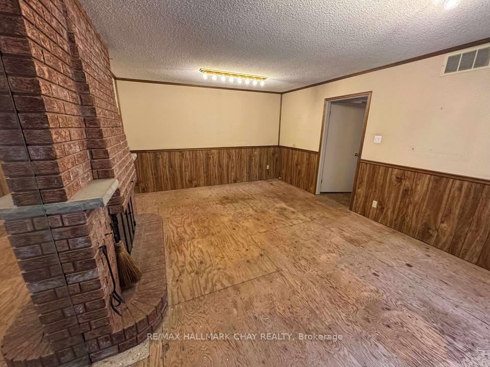 Photo 13 of 23 Cedar Creek Road, Springwater, Midhurst — HOMEH