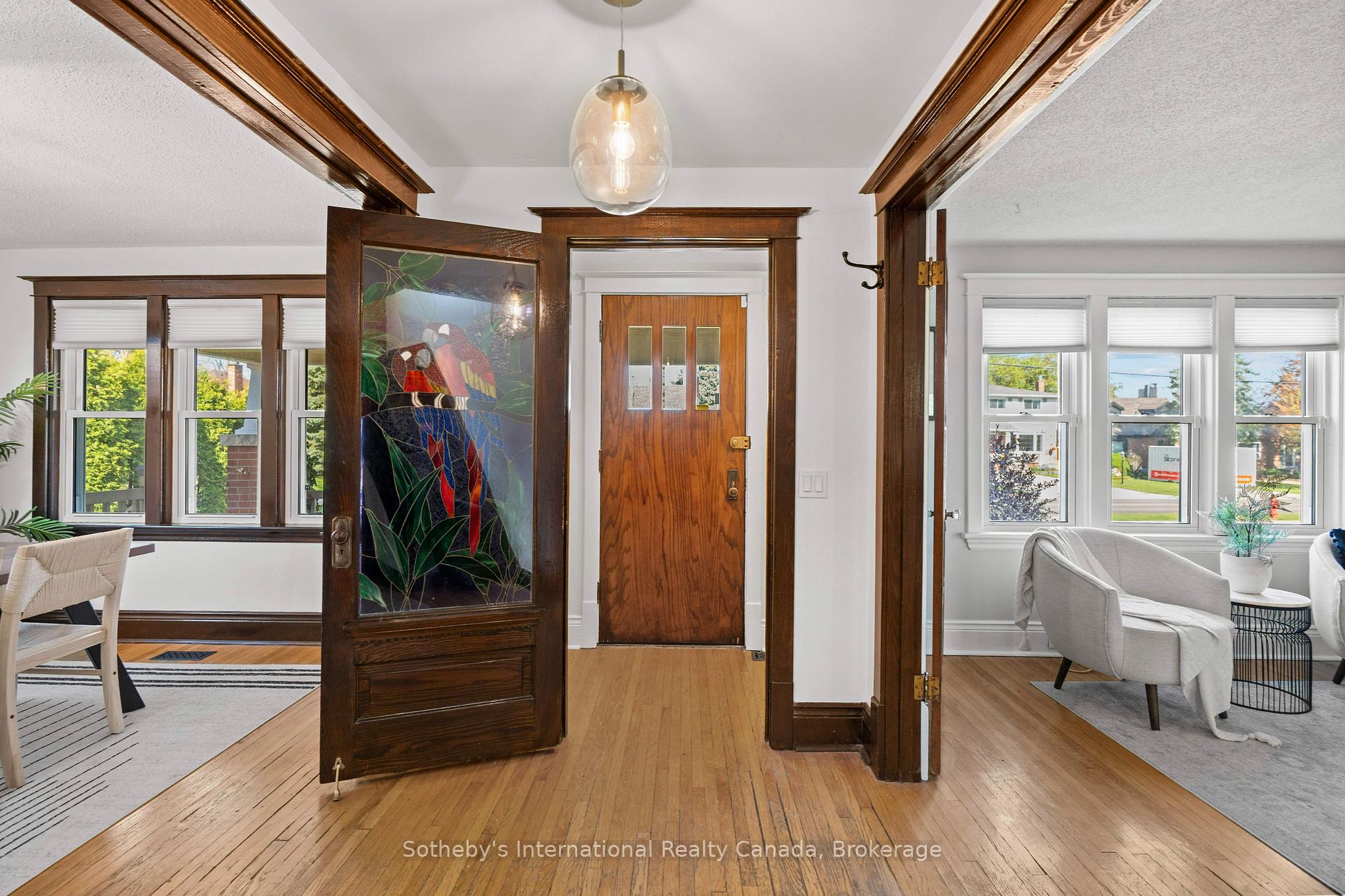 Photo 4 of 122 Lake Avenue Drive, Hamilton, Stoney Creek — HOMEH