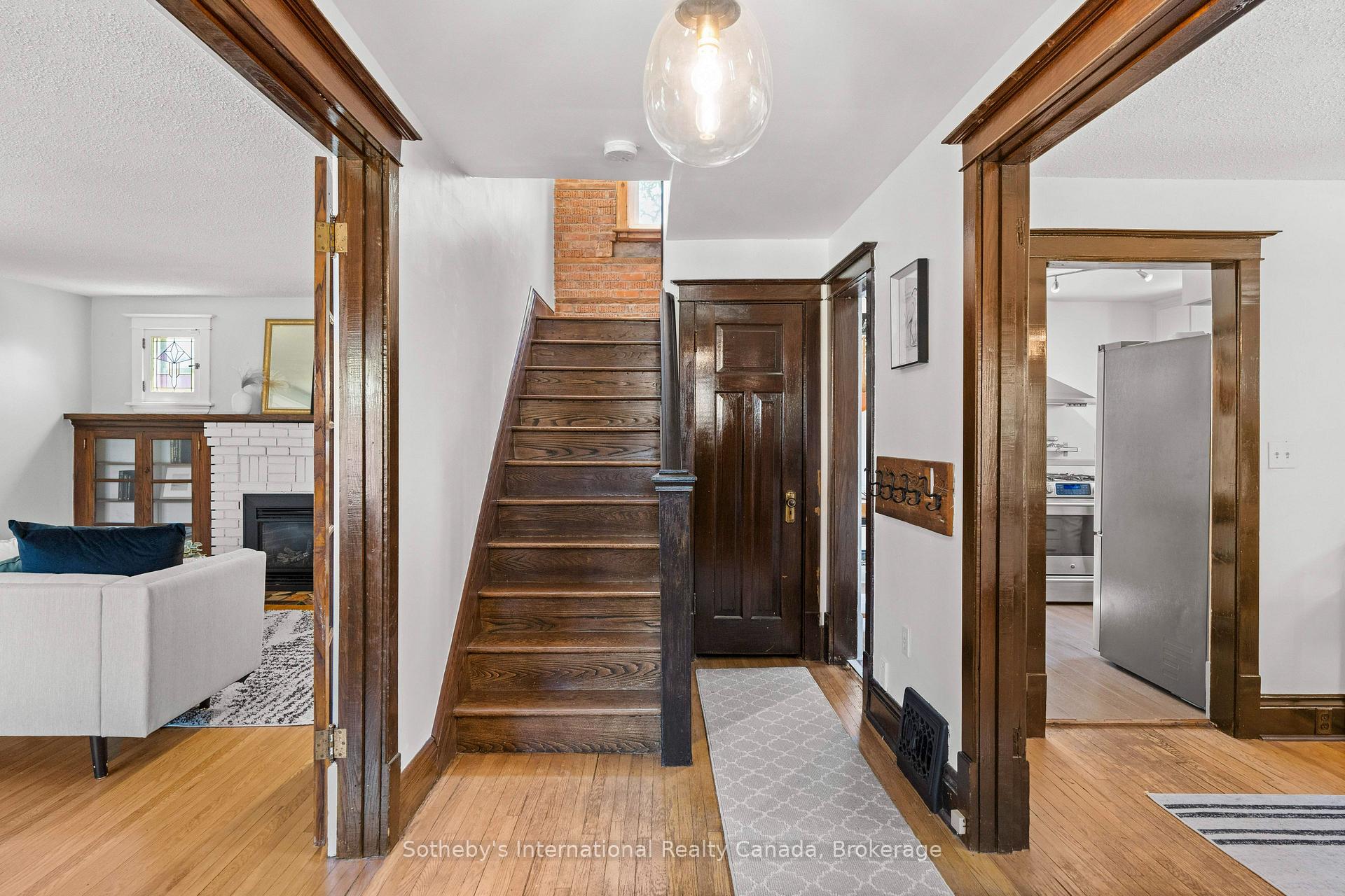 Photo 2 of 122 Lake Avenue Drive, Hamilton, Stoney Creek — HOMEH