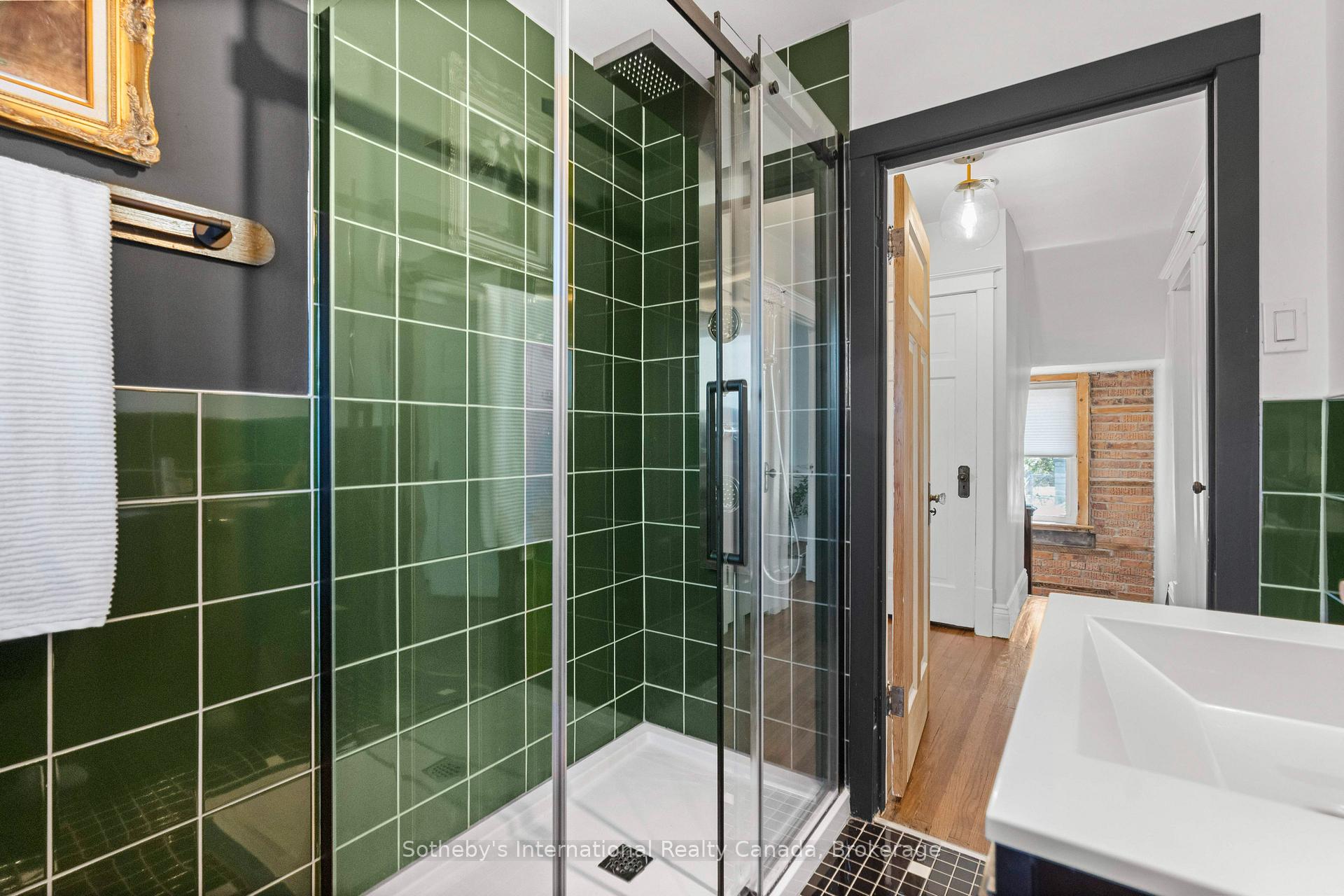 Photo 22 of 122 Lake Avenue Drive, Hamilton, Stoney Creek — HOMEH