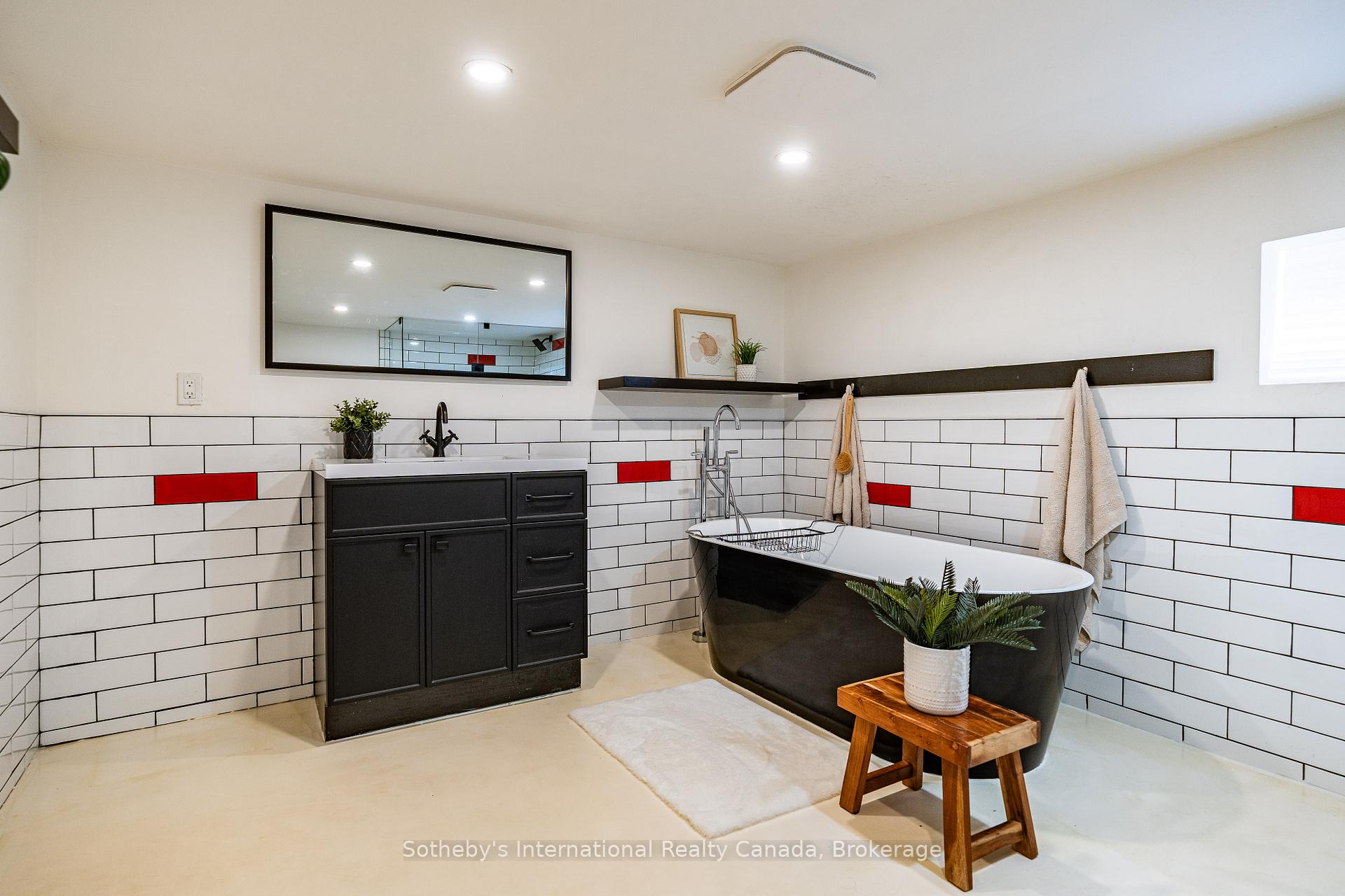 Photo 11 of 122 Lake Avenue Drive, Hamilton, Stoney Creek — HOMEH