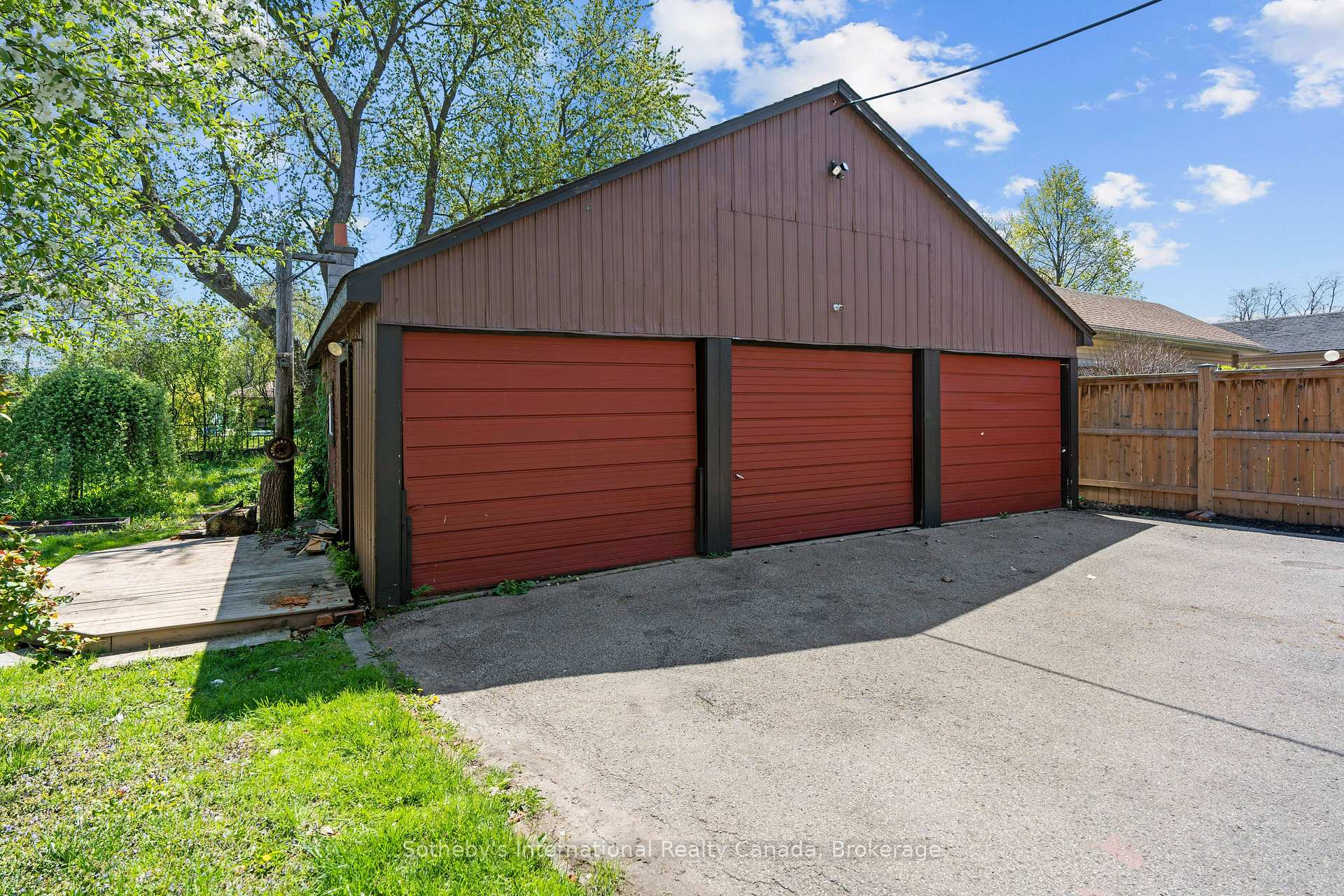 Photo 34 of 122 Lake Avenue Drive, Hamilton, Stoney Creek — HOMEH