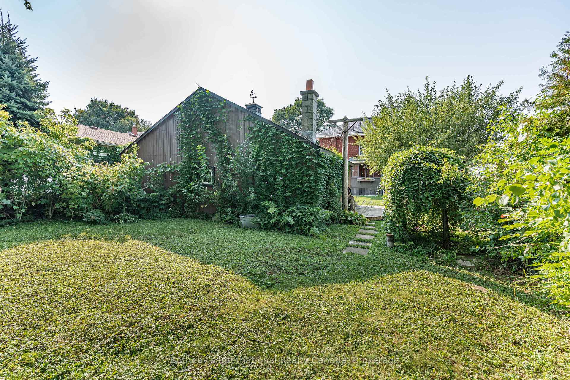 Photo 32 of 122 Lake Avenue Drive, Hamilton, Stoney Creek — HOMEH