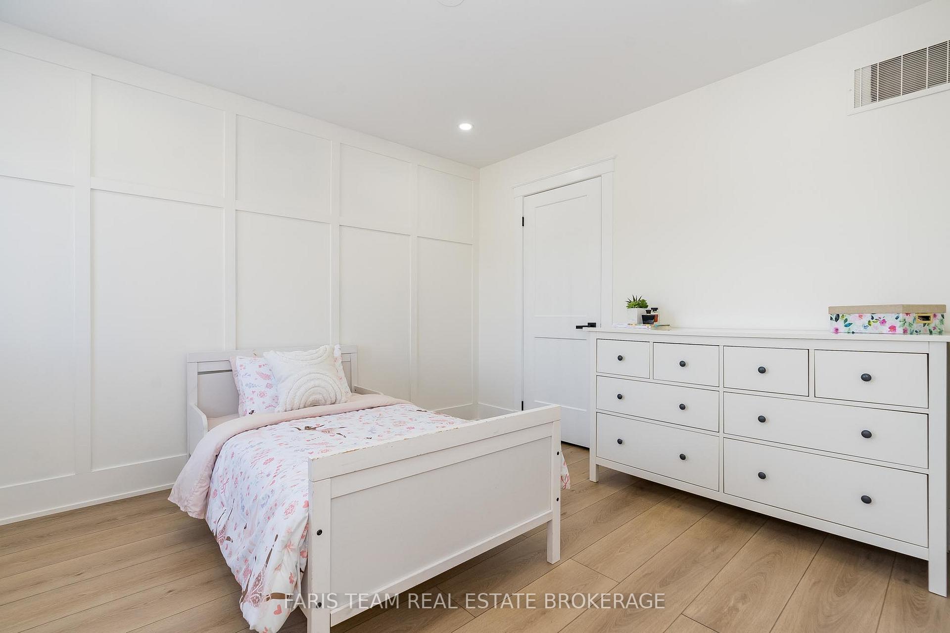 Photo 18 of 58 Girdwood Drive, Barrie, Holly — HOMEH