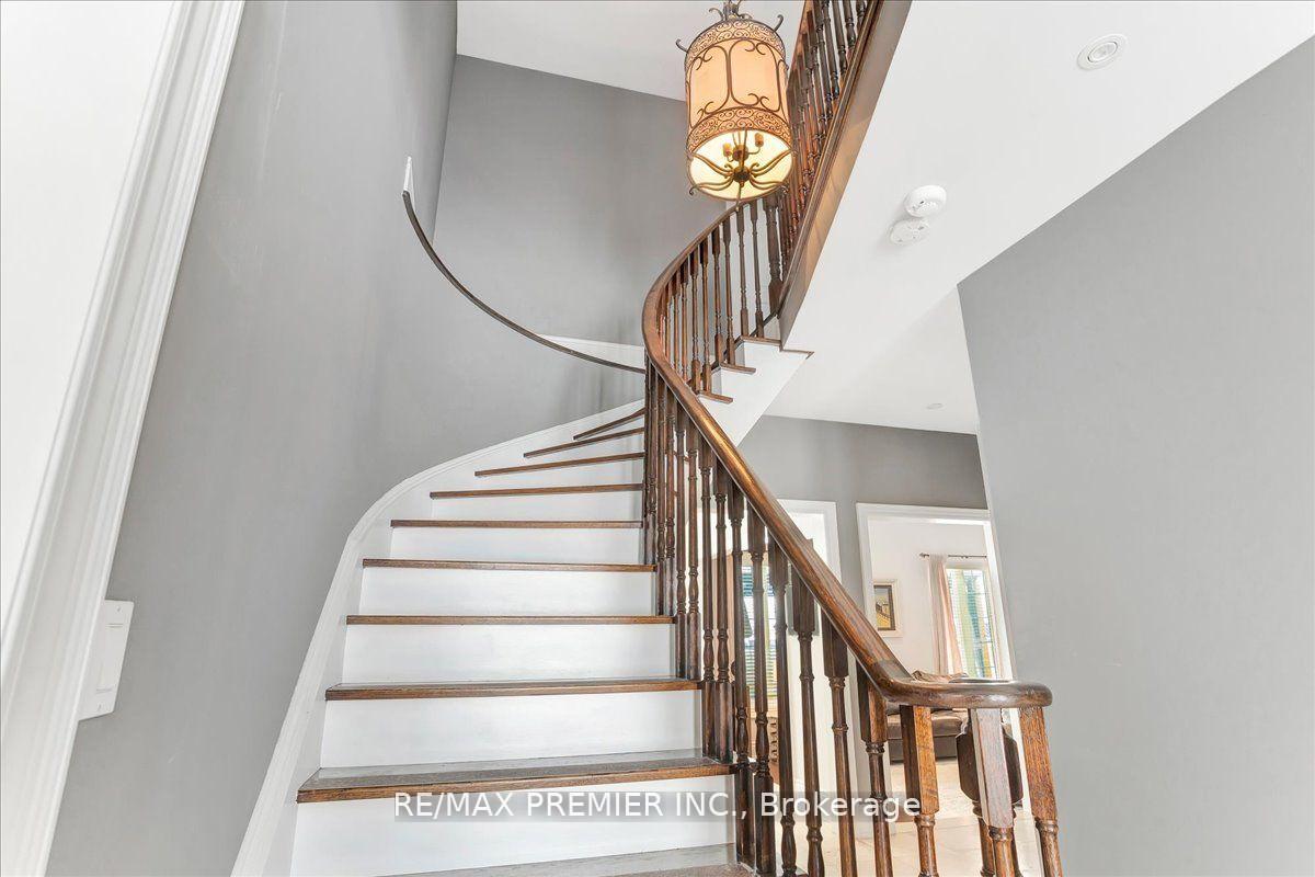 Photo 11 of 3 Pepin Court, Barrie, Innis-Shore — HOMEH
